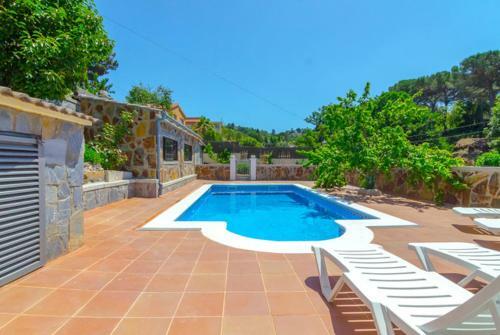 Montbarbat Villa Sleeps 6 Pool