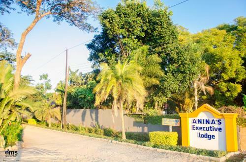 Aninas Executive Lodge
