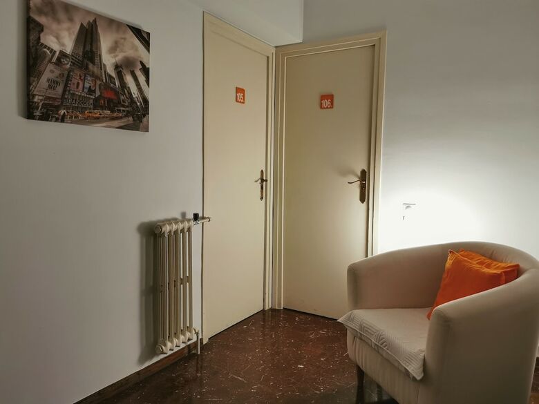 Hostal Barcelona City Street