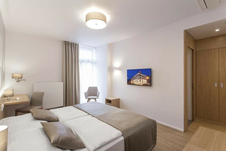 Hotel Carol