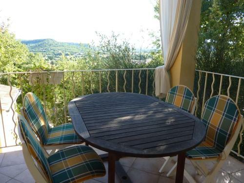 Picturesque Villa In Saint-paul-trois-chateaux With Pool