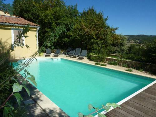 Picturesque Villa In Saint-paul-trois-chateaux With Pool