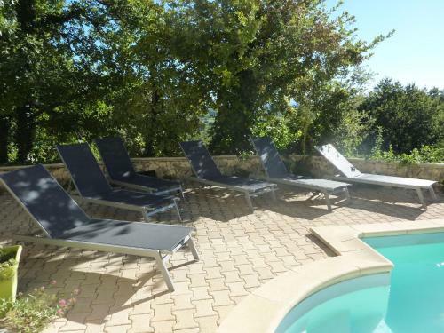 Picturesque Villa In Saint-paul-trois-chateaux With Pool