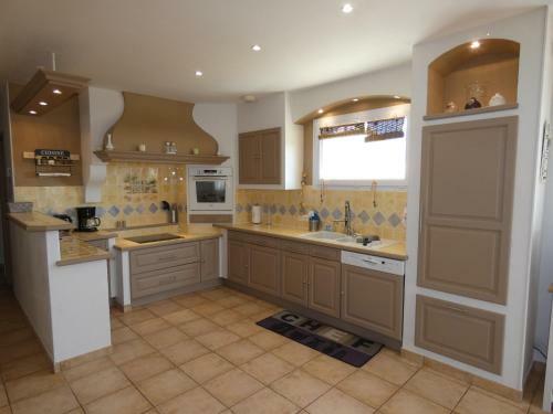 Picturesque Villa In Saint-paul-trois-chateaux With Pool