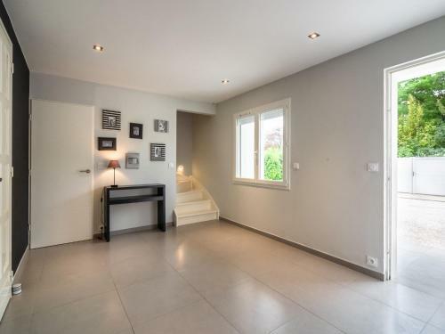 Lovely Villa In Saint-genies-de-fontedit With Pool