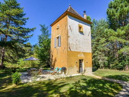 Cozy Home In Saint-germain-de-belvis With Private Garden