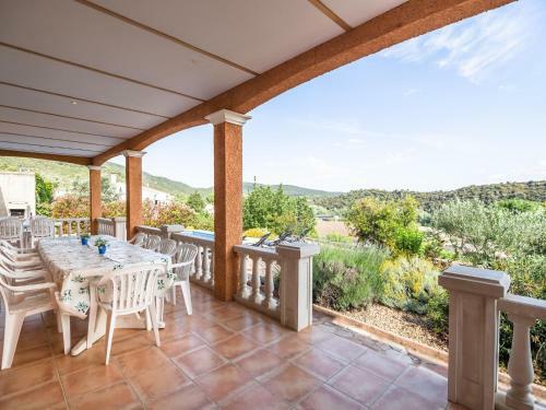 Cozy Villa In Roquebrun With Swimming Pool