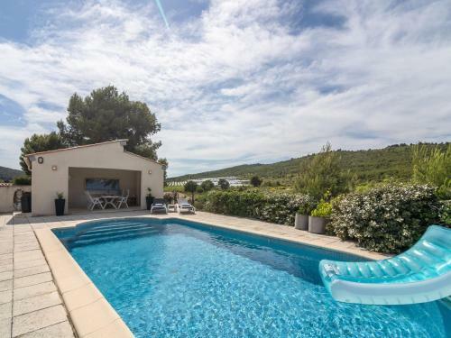 Alluring Villa In Pouzols-minervois With Jacuzzi