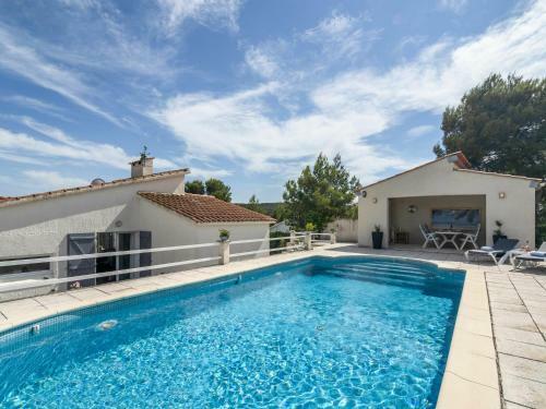 Alluring Villa In Pouzols-minervois With Jacuzzi