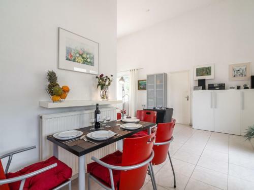 Alluring Villa In Pouzols-minervois With Jacuzzi