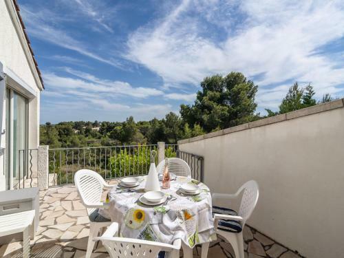 Alluring Villa In Pouzols-minervois With Jacuzzi