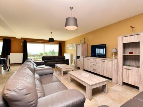 Beautiful Holiday Home In Hastiere Near Forest
