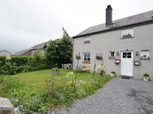 Cozy Apartment In Paliseul With Garden