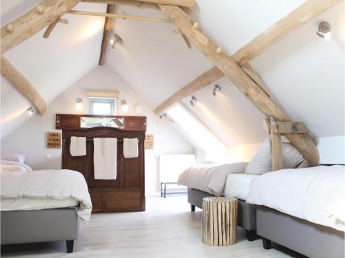 Nine-bedroom Holiday Home In Borgloon