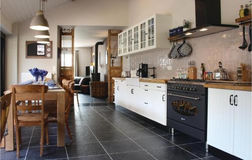 Nine-bedroom Holiday Home In Borgloon