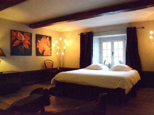 Cozy Holiday Home In Bievre With Pond