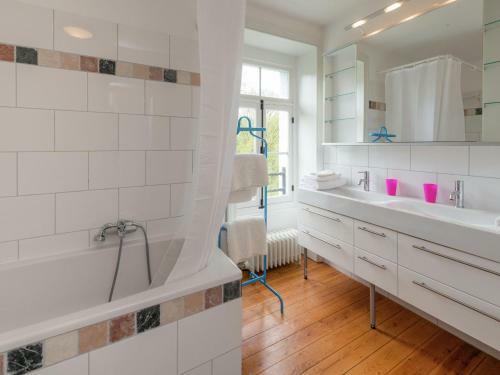 Luxury Manor With Swimming Pool In Nassogne