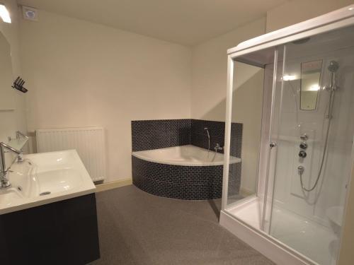 Spacious Holiday Home In Peer With Garden