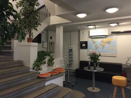 Freedom65 Hostel And Caravan