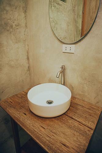 Lampara Siargao Boutique Hostel
