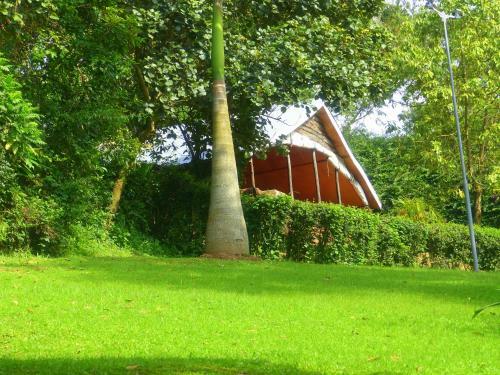 Hotel Supreme Adventure Park Bunyonyi
