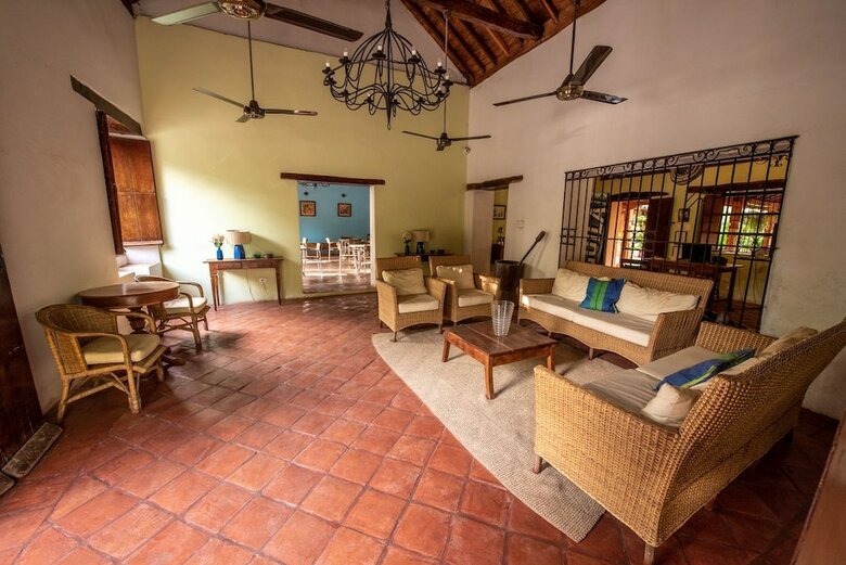 Hotel La Casa Amarilla