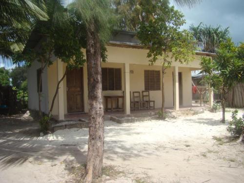 Bed & Breakfast Yellow Beach Bungalow