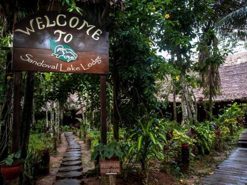 Albergue Sandoval Lake Lodge