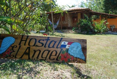 Albergue Hostal Familiar El �ngel Panam� B&B