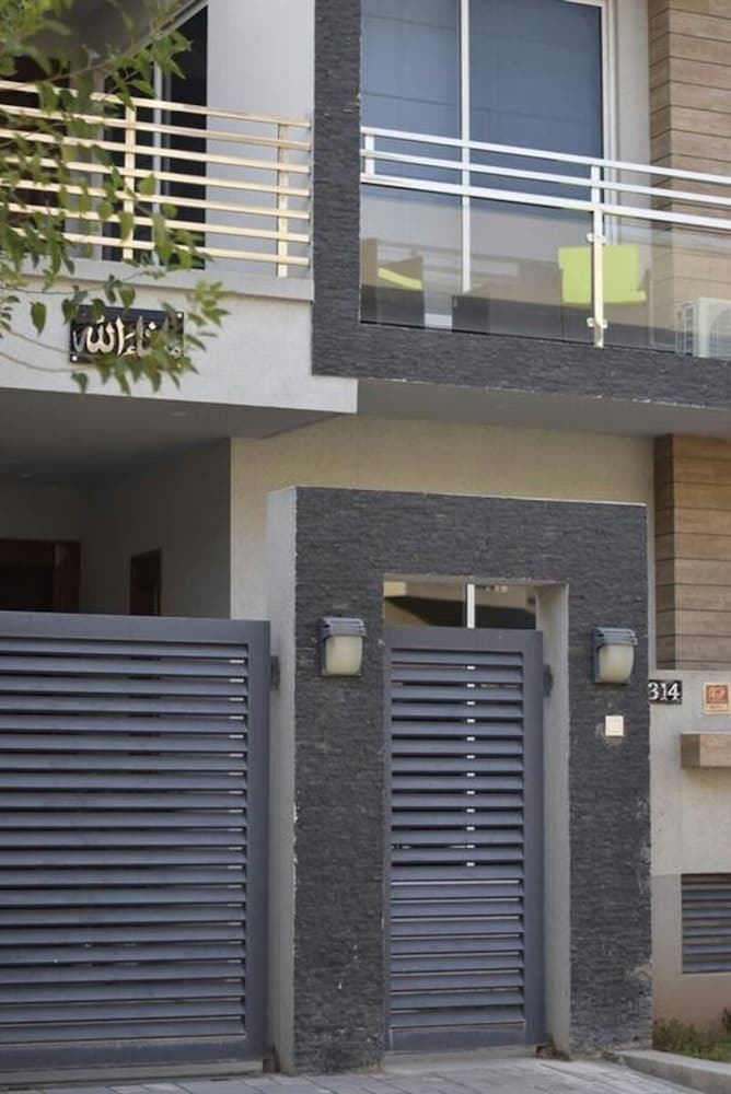 Hostal Le Grand Residence