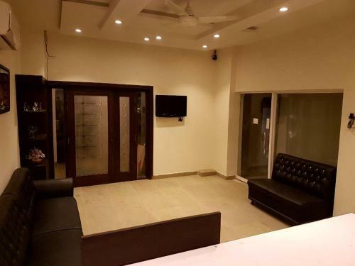 Khayyam Hotel