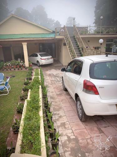 Hostal Rashk E Qamar