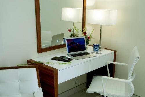 Hotel Avari Xpress Boutique Residence