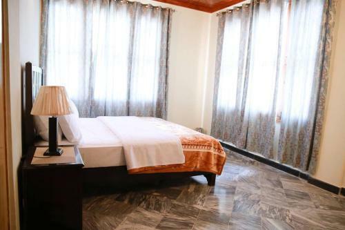 Hotel Chinar Resorts