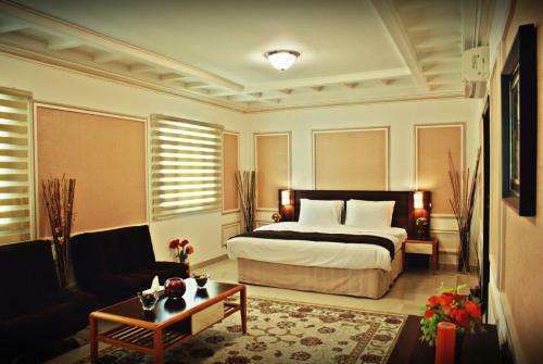 Weekend Hotel & Apartments