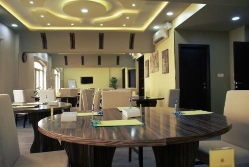 Weekend Hotel & Apartments