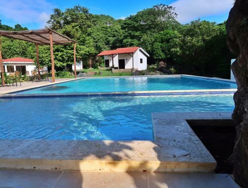 Hotel Manku Lake Paradise