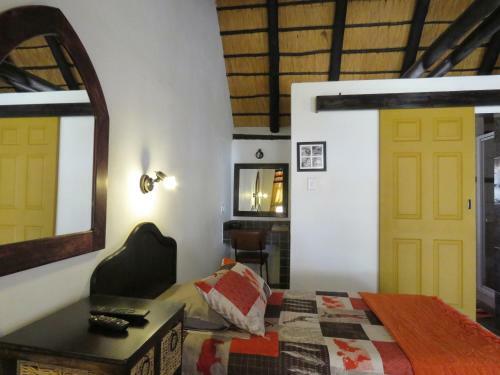 Hostal Lion's Den Guesthouse