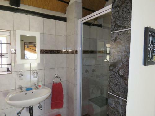Hostal Lion's Den Guesthouse