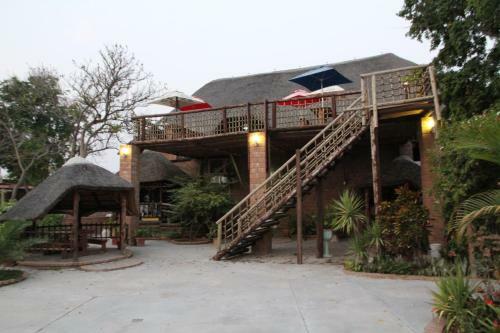 Oshandira Lodge