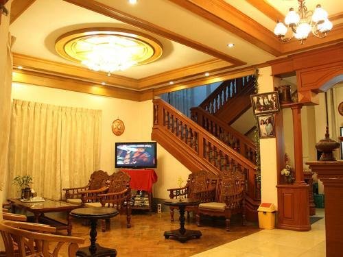 Mr. Charles Hotel