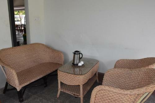 Happy Chaungtha Motel