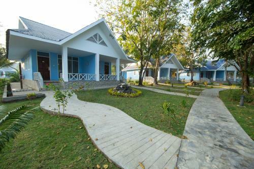 Hotel Azura Beach Resort