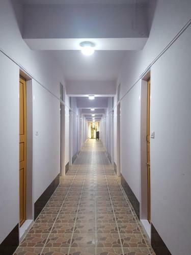 Mogok Motel - Burmese Only