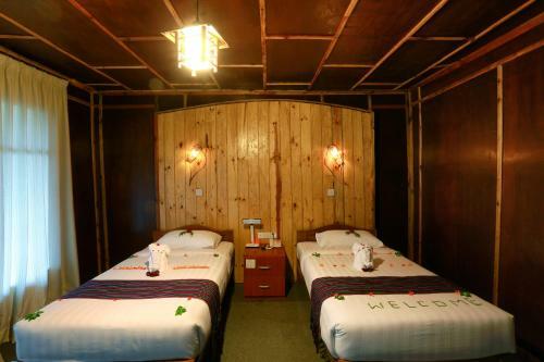 The Floral Breeze Hotel (mt. Victoria)