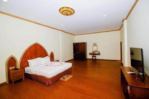 Hotel Royal Emerald River View Resort