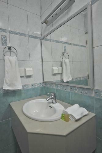 Hostal G 10 Beach Inn