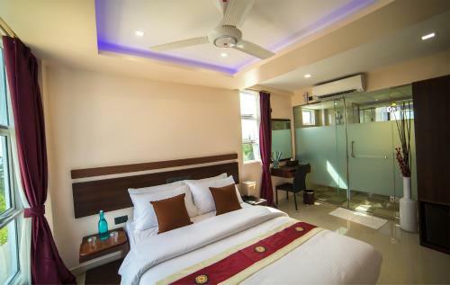 Hostal The White Harp Beach Hotel