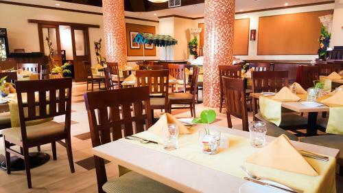 Hulhule Island Hotel