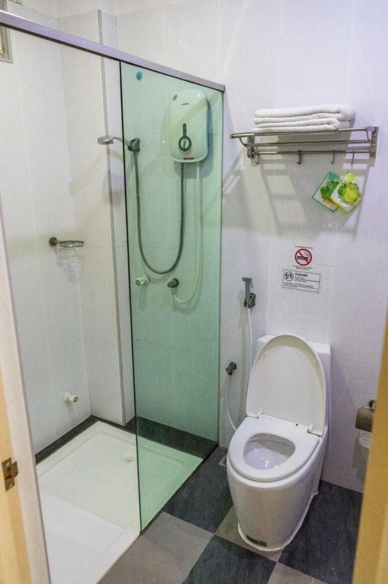 Hostal Nazaki Residences